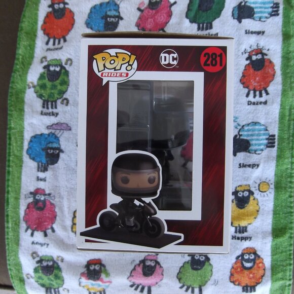 batman selina kyle on motorcycle funko - Picture 5 of 6